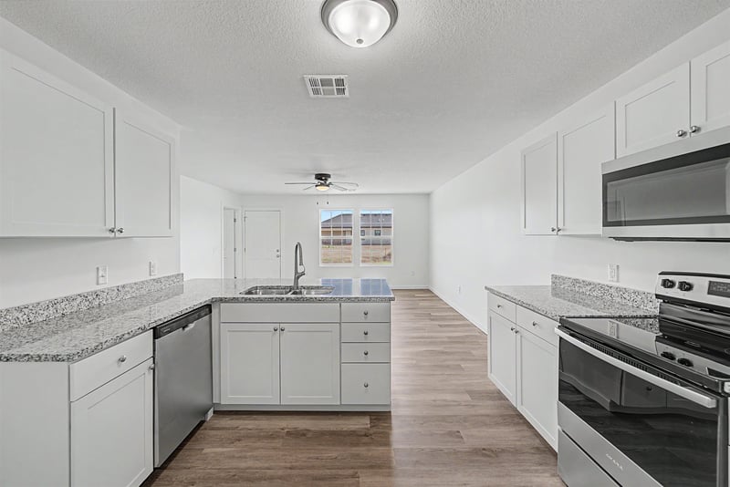 1218 Fountain Dr, Salina, KS 67401