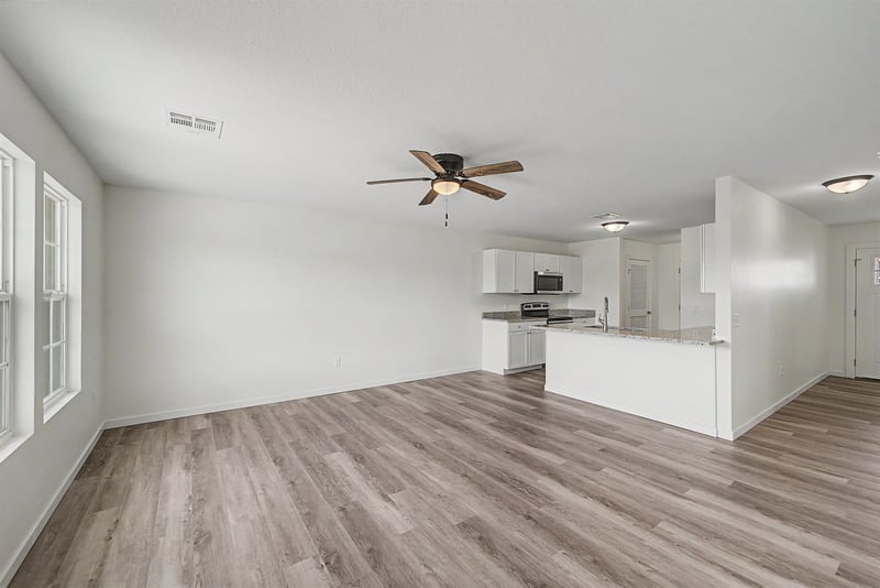 1218 Fountain Dr, Salina, KS 67401
