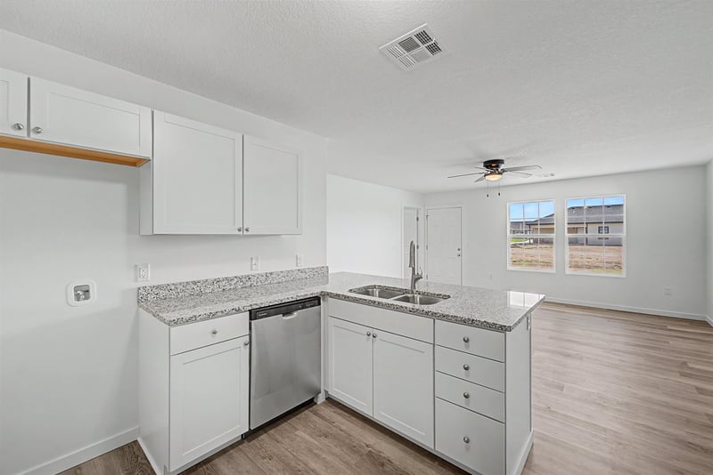 1218 Fountain Dr, Salina, KS 67401