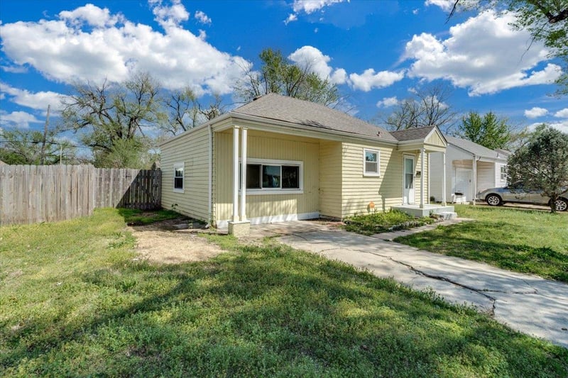 1126 Lulu Ave, Wichita, KS 67211