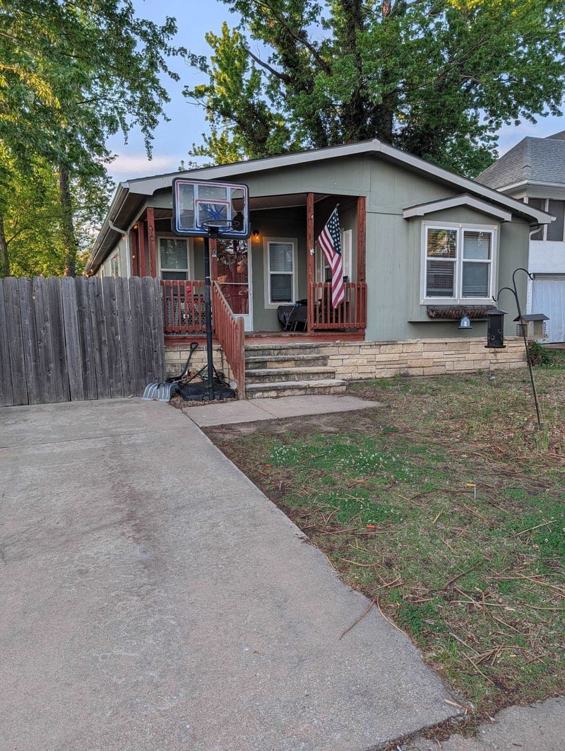 916 8th , Winfield, KS 67156