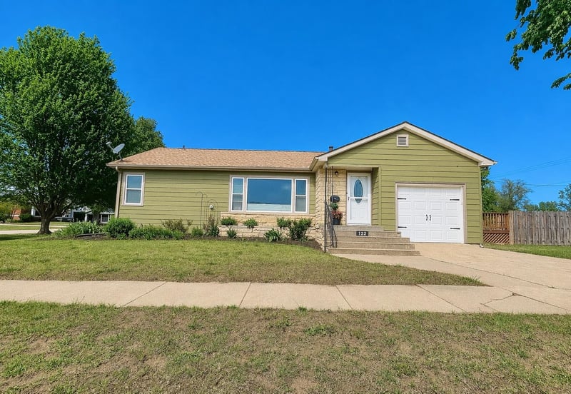 122 W Vine St, Argonia, KS 67004