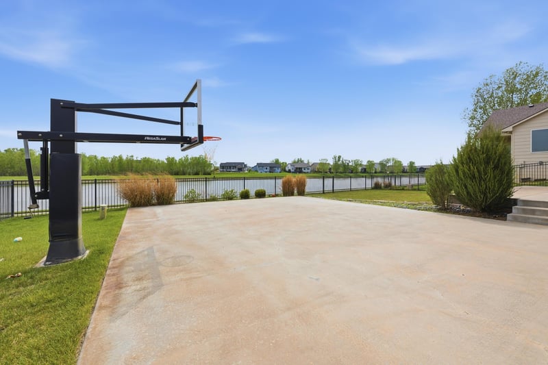 5913 Driftwood St, Wichita, KS 67205