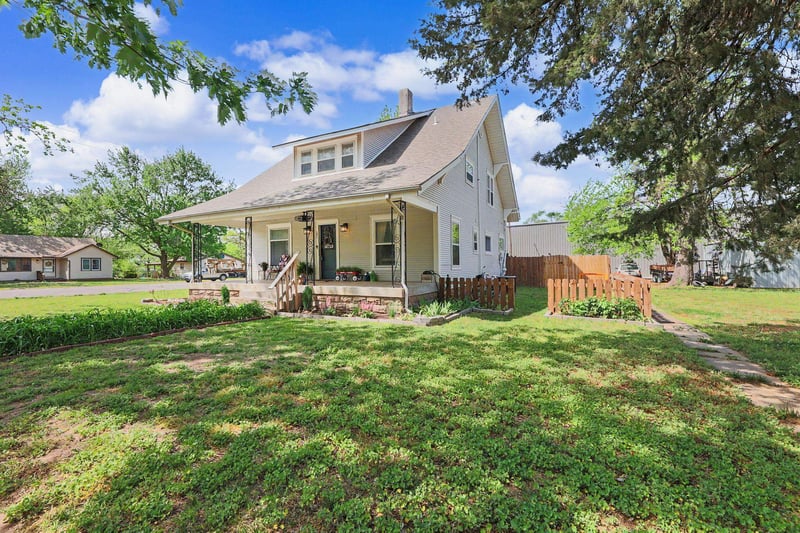 151 S Lee St, Clearwater, KS 67026