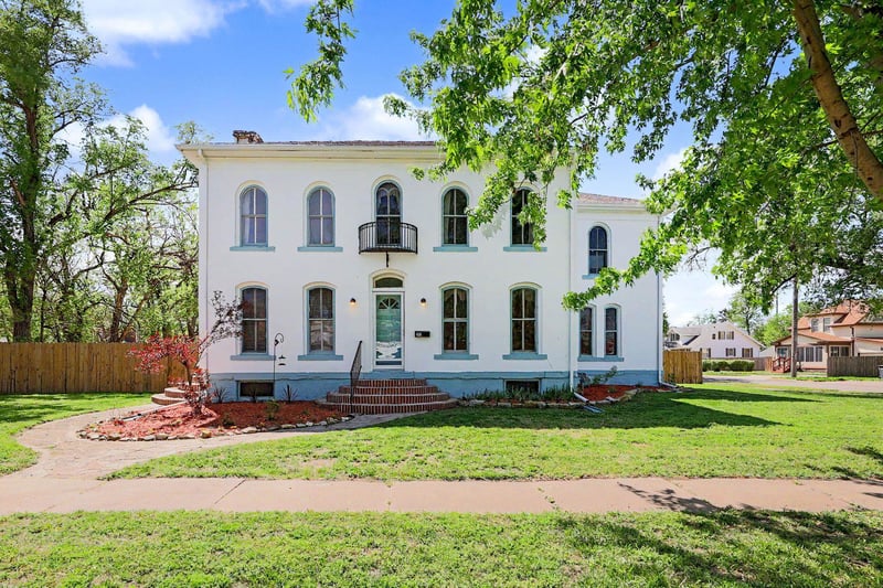 303 5th St, Newton, KS 67114