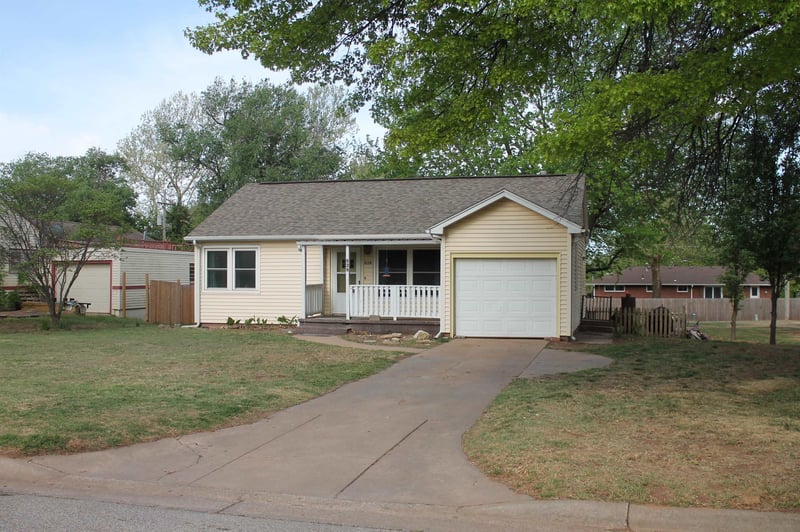 828 Anthony Ave, Anthony, KS 67003