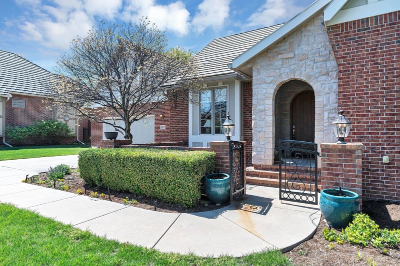 9237 N Wilson Estates Ct, Wichita, KS 67206