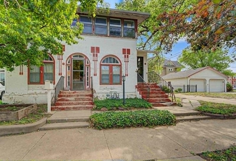 138 10th St, Salina, KS 67401
