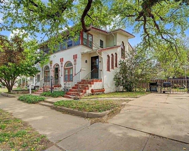 138 10th St, Salina, KS 67401