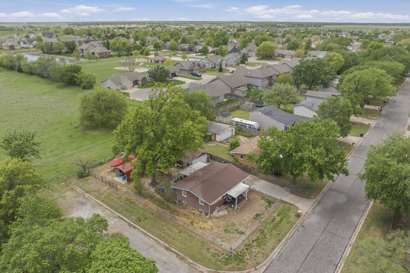 1101 4th St, Haysville, KS 67060