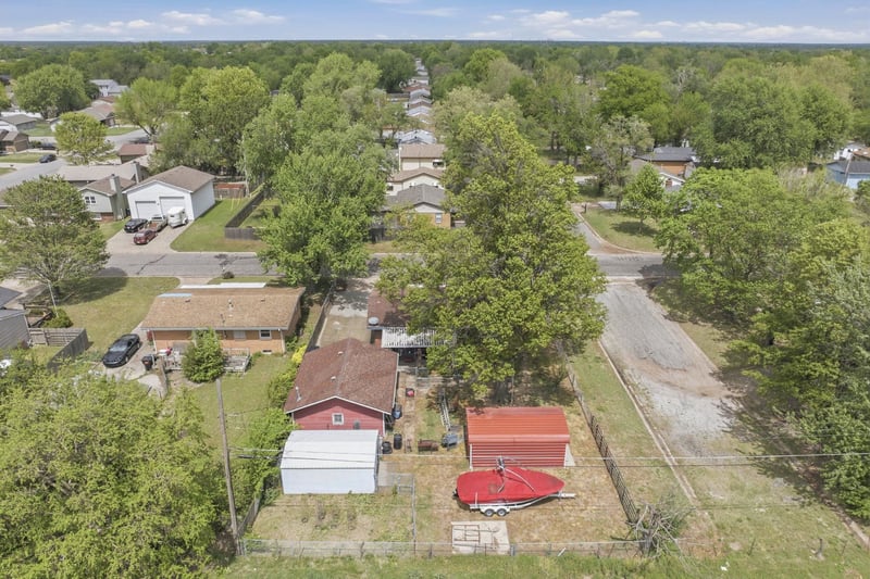 1101 4th St, Haysville, KS 67060