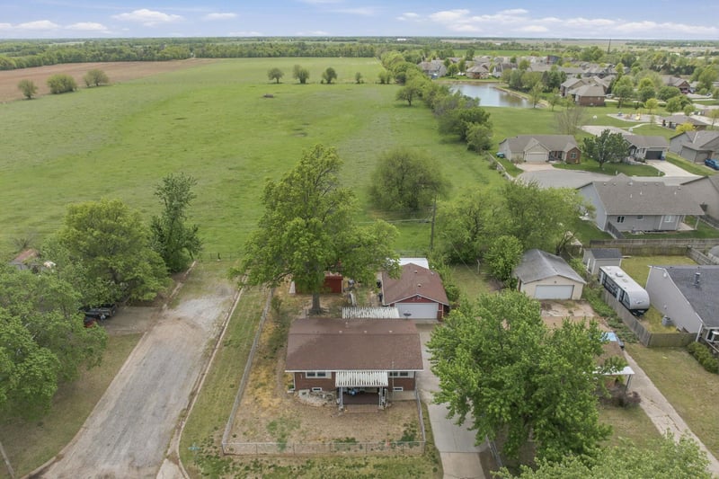 1101 4th St, Haysville, KS 67060