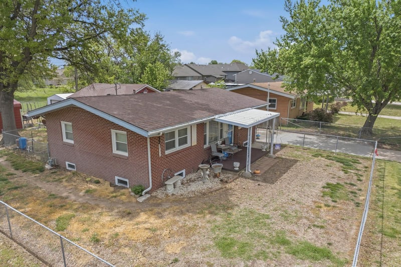 1101 4th St, Haysville, KS 67060