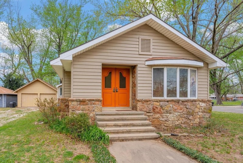 319 N Michigan St, Oxford, KS 67119