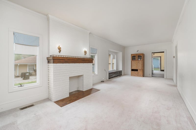 319 N Michigan St, Oxford, KS 67119