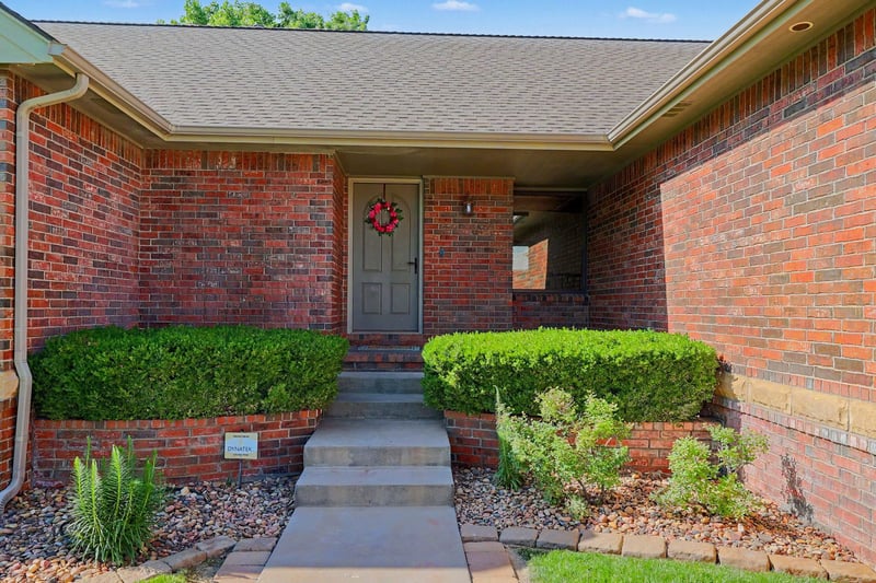 329 S Grand Mere Ct, Wichita, KS 67230