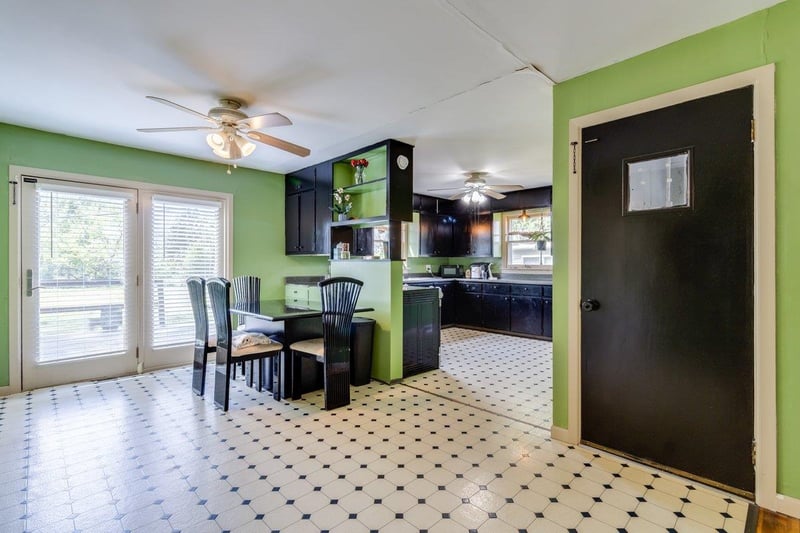 1215 Logan St, Newton, KS 67114-2343
