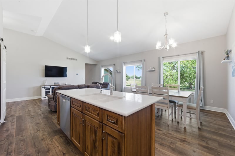 914 Chukker Ln, Haysville, KS 67060