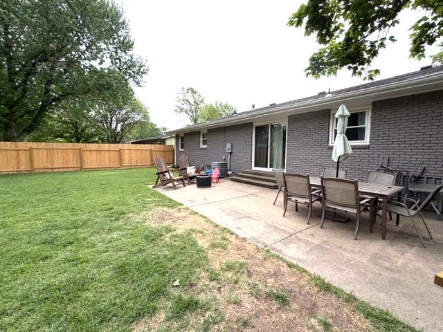 112 Willow Ln, Hesston, KS 67062