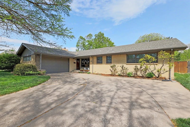 6512 E Murdock Ave, Wichita, KS 67206