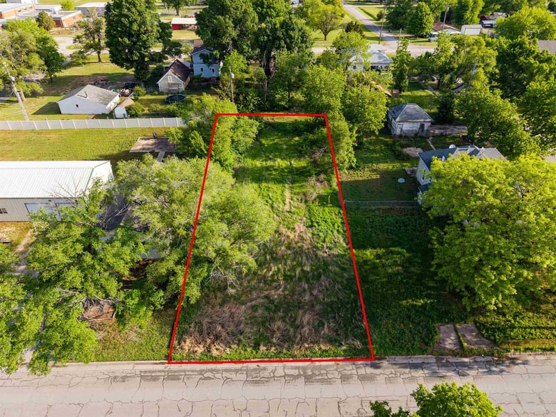 410 Grant St, Walton, KS 67151