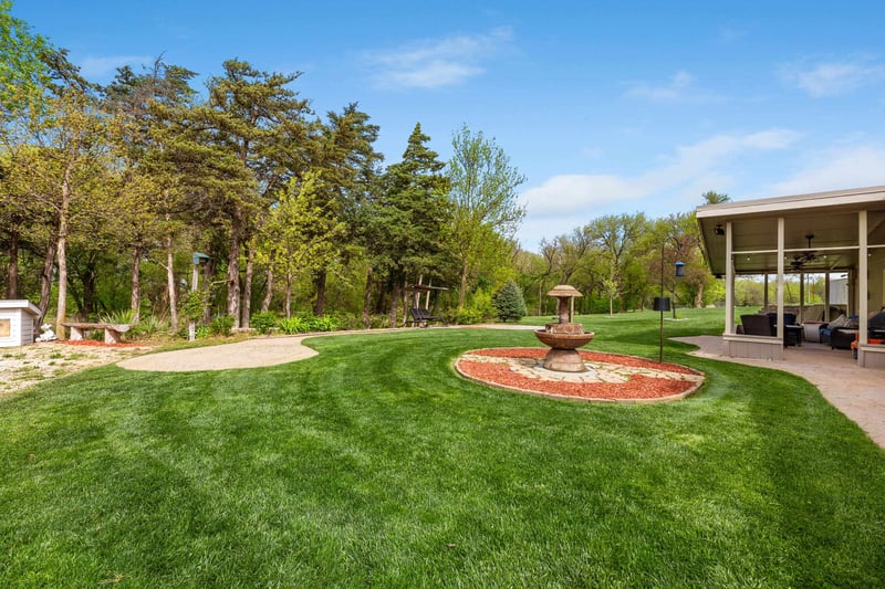 8306 E Castleton Rd, Haven, KS 67543