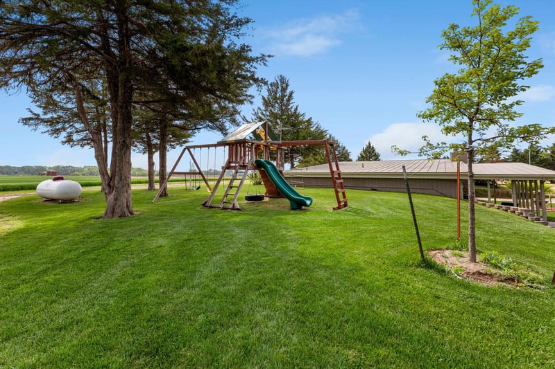 8306 E Castleton Rd, Haven, KS 67543