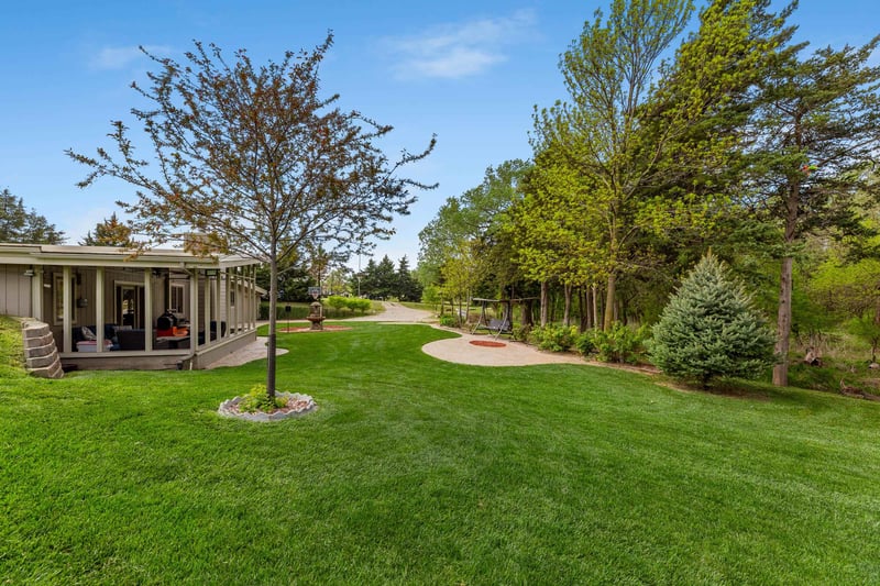8306 E Castleton Rd, Haven, KS 67543
