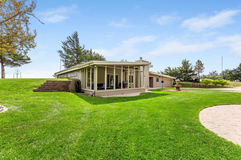 8306 E Castleton Rd, Haven, KS 67543