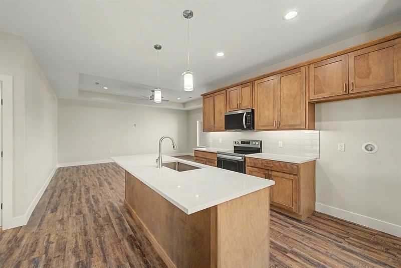 1202 Vista Sur Dr, Salina, KS 67401