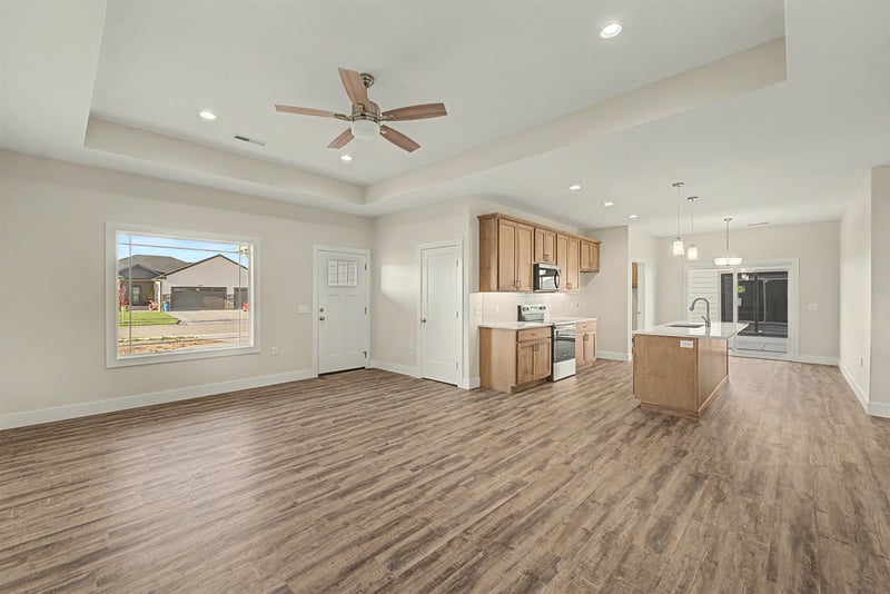 1202 Vista Sur Dr, Salina, KS 67401