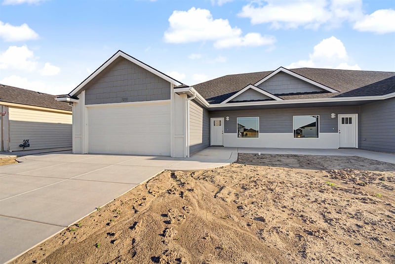 1202 Vista Sur Dr, Salina, KS 67401
