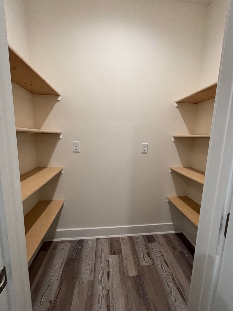 5436 Colburn Ct, Bel Aire, KS 67220