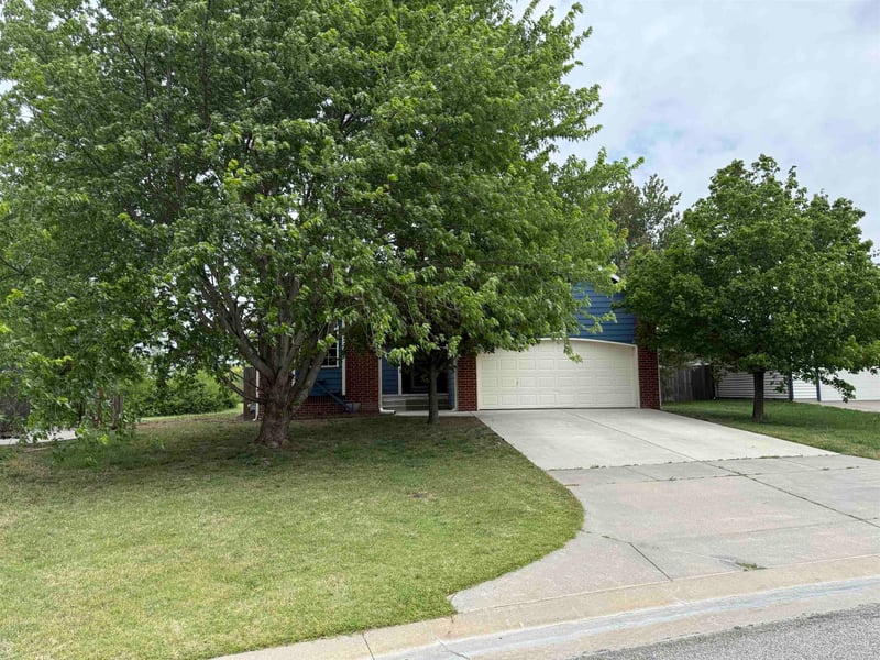 4896 E Ashton, Bel Aire, KS 67220