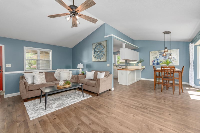 809 Country Ln, Newton, KS 67114