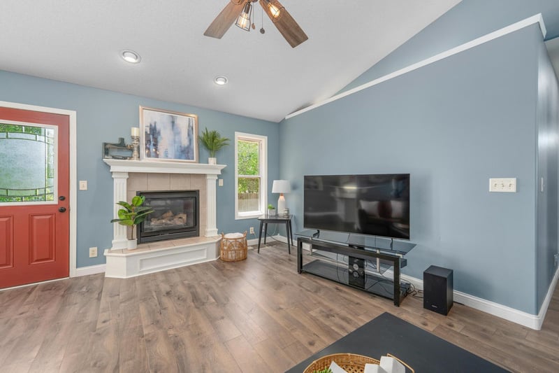 809 Country Ln, Newton, KS 67114