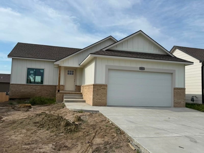 5067 N Toben Ct, Bel Aire, KS 67226