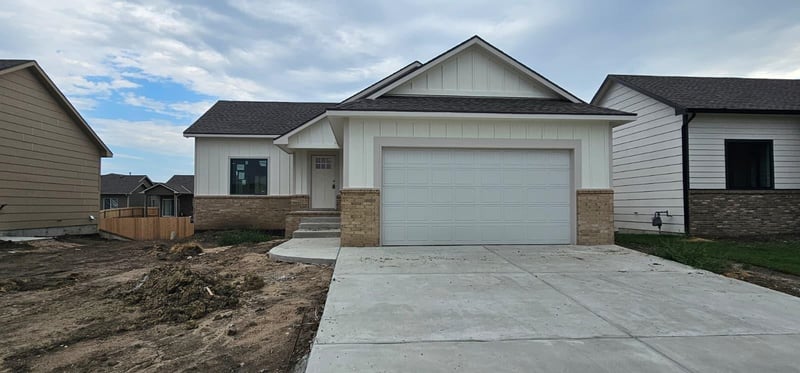 5067 Toben Ct, Bel Aire, KS 67226