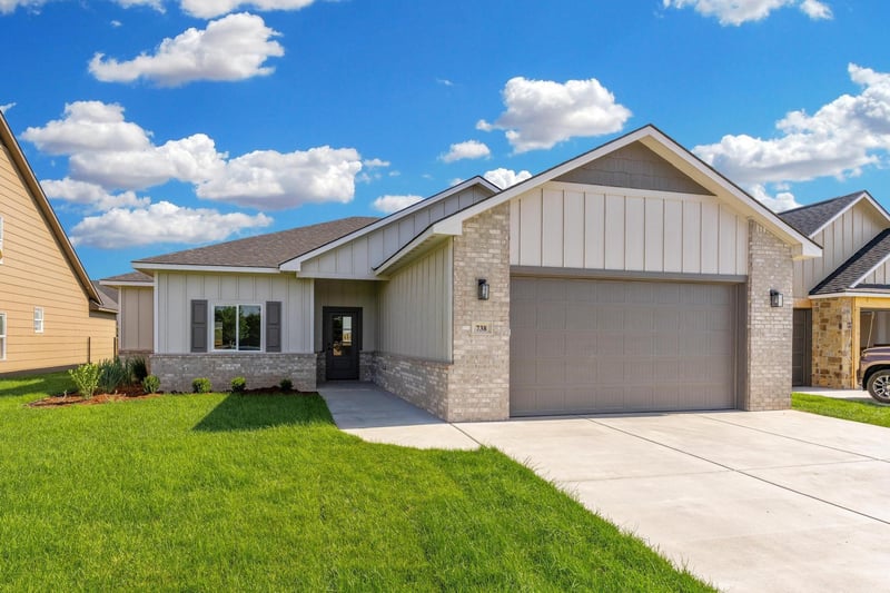 738 Rainbow Lake Ct, Wichita, KS 67235