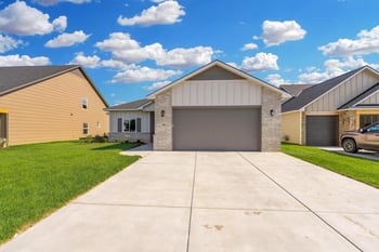 738 N Rainbow Lake Ct, Wichita, KS 67235