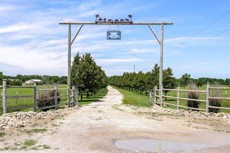 21249 Meadowlark Rd, Douglass, KS 67039