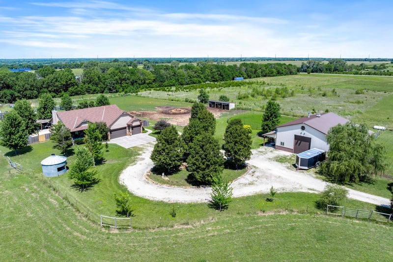 21249 Meadowlark Rd, Douglass, KS 67039