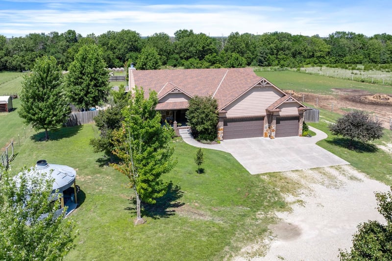 21249 Meadowlark Rd, Douglass, KS 67039