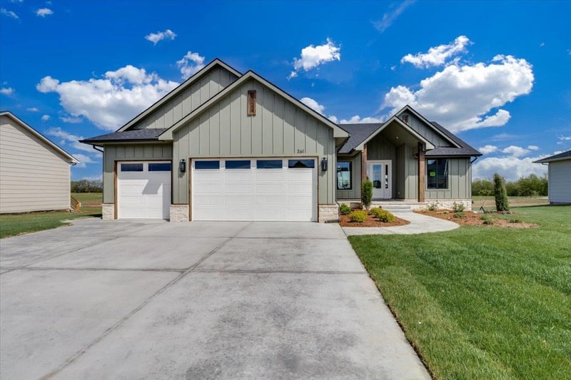 261 Ciderbluff Ct, Wichita, KS 67052