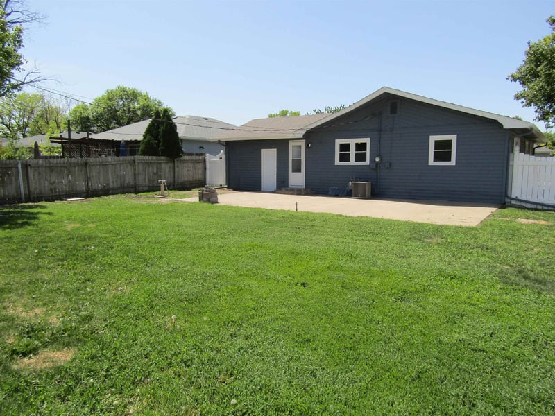 2605 Robin Rd, Salina, KS 67401