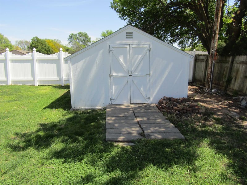 2605 Robin Rd, Salina, KS 67401