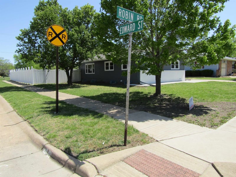 2605 Robin Rd, Salina, KS 67401