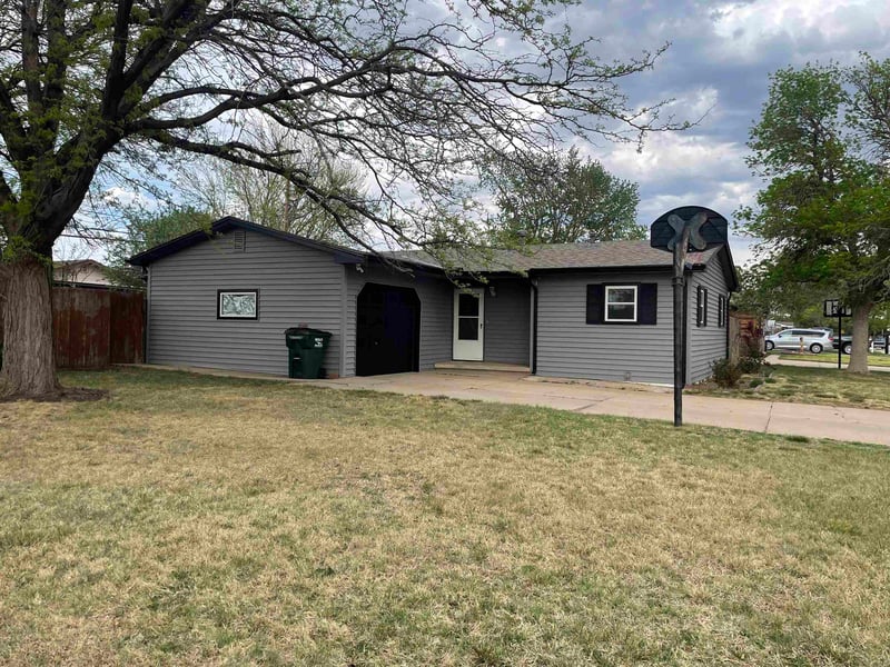 1700 Cherry Ln, Great Bend, KS 67530