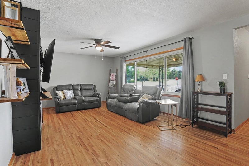 800 N Friend St, Belle Plaine, KS 67013