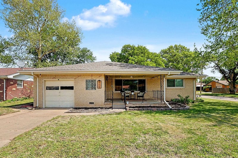 800 N Friend St, Belle Plaine, KS 67013